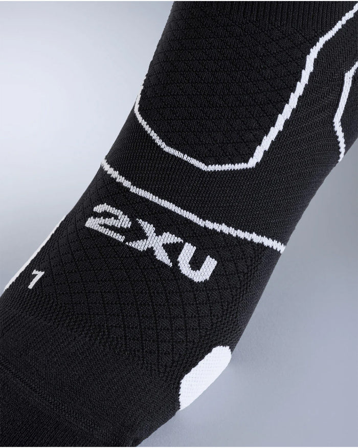2XU Unisex's Vectr Light Cushion Crew Socks - Black/White