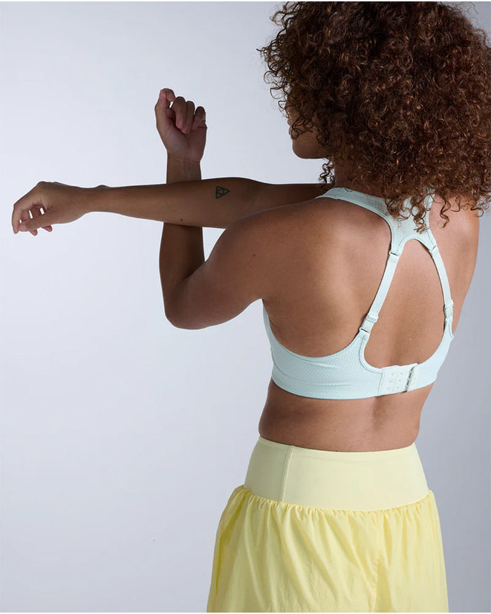 2XU Women's Aero Mesh Medium Impact Bra - Mint Dust/Mint Reflective