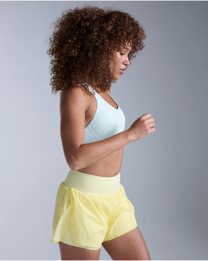 2XU Women's Aero Mesh Medium Impact Bra - Mint Dust/Mint Reflective