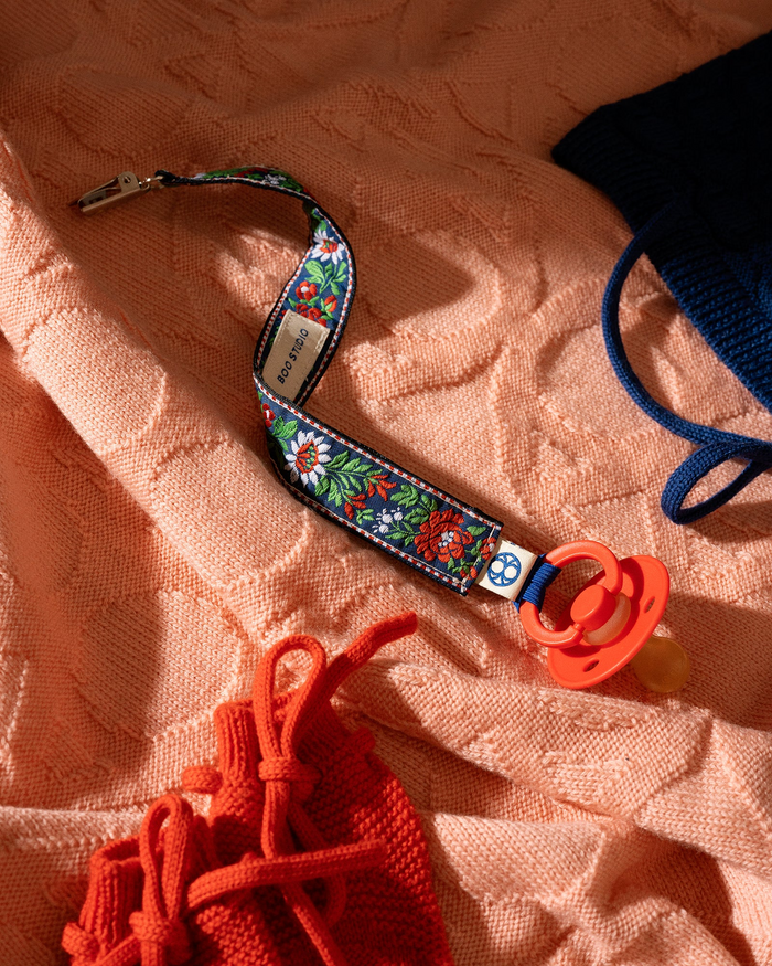 Boo Studio Pacifier Clip Blue