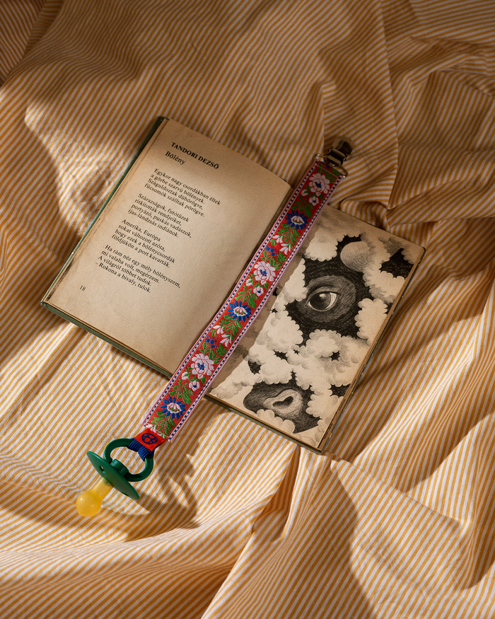 Boo Studio Pacifier Clip Red