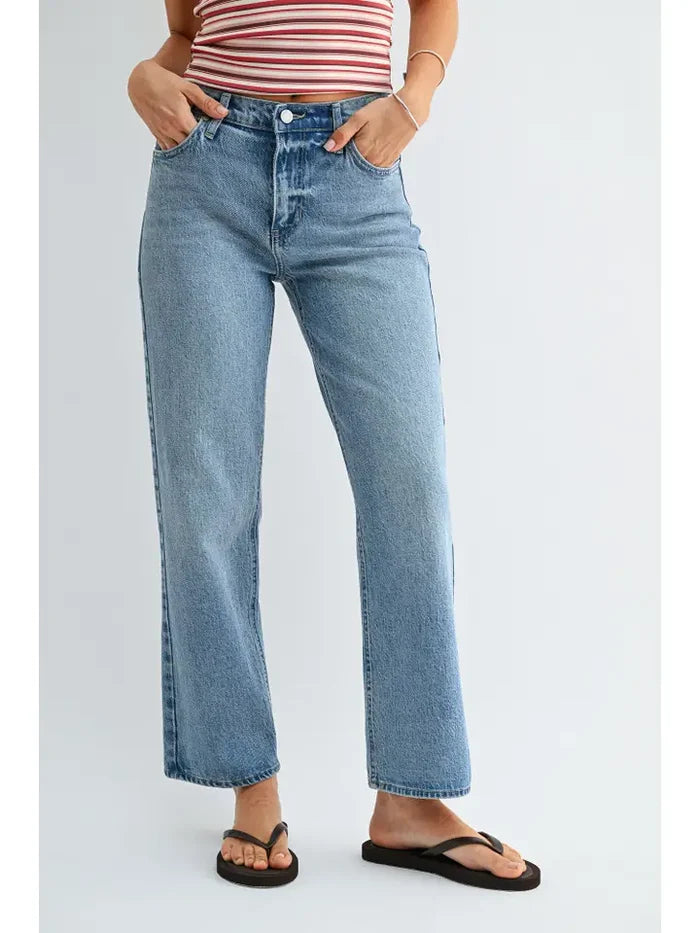 Carly Classic Straight Leg - Light Denim