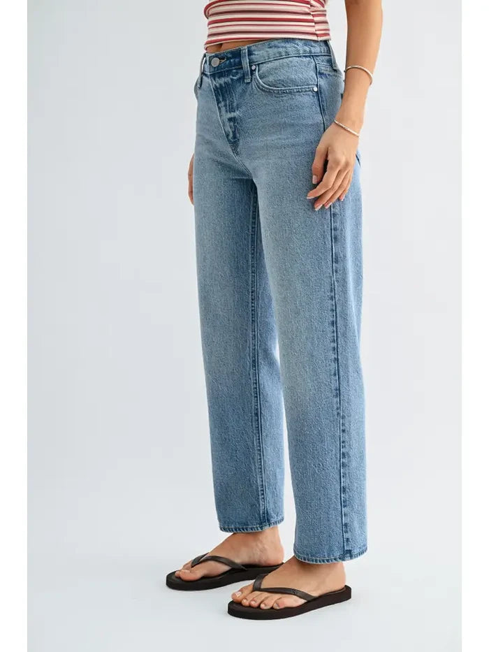 Carly Classic Straight Leg - Light Denim