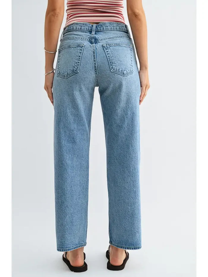 Carly Classic Straight Leg - Light Denim