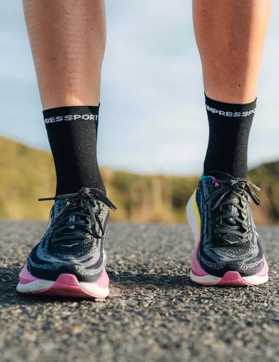 Compressport Unisex's Pro Racing Socks v4.0 Run High - Black/White