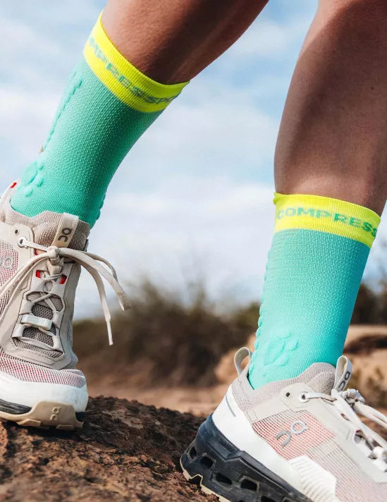 Compressport Unisex's Pro Racing Socks v4.0 Trail - Shell Blue/Safe Yellow