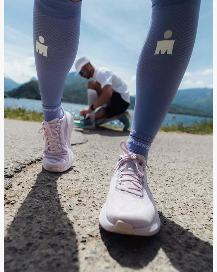 Compressport Unisex's R2 Oxygen - Ironman 2026 - L1 - Jacaranda/White