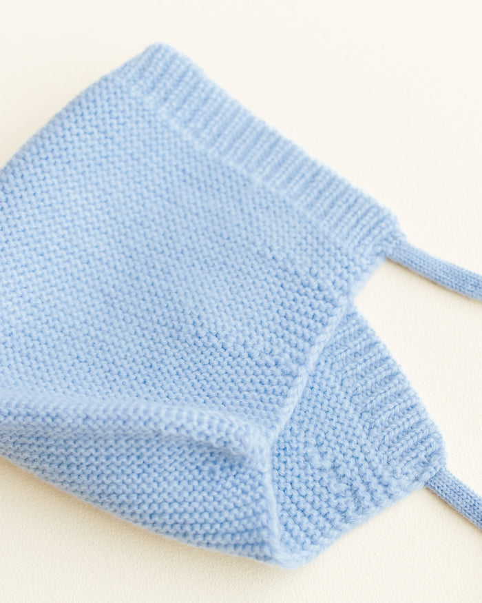 Hvid Newborn Bonnet Dolly Light Blue