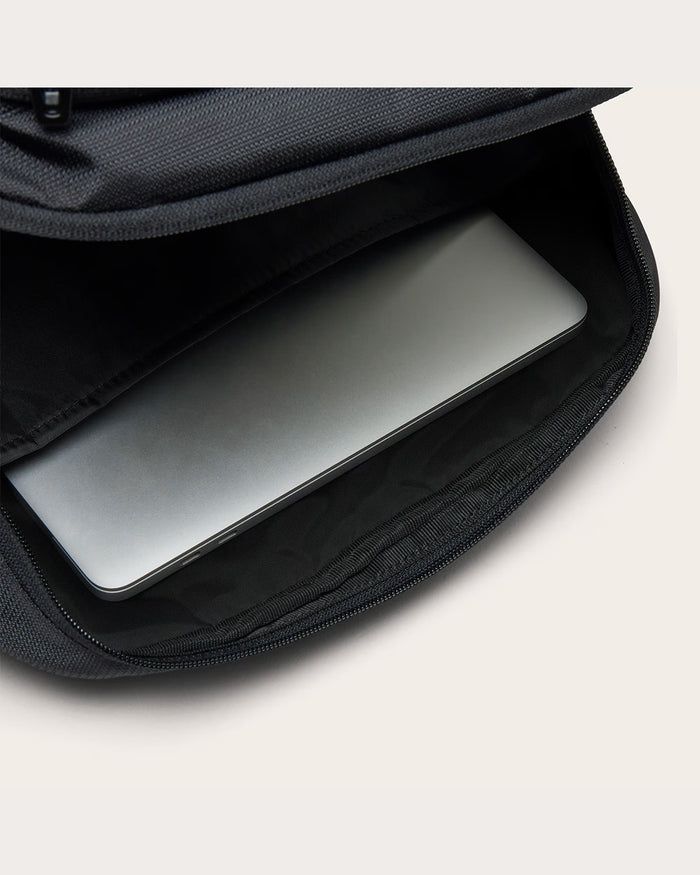 Oakley Essential Day Pack M 9.0 - Black/Black
